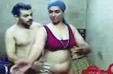 سكس صعيدي ينيك مراتة فى اوضة النوم نيك نار