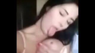 سكس سورية تمص بزازها وتقول بدي اياك تاكل بزازي